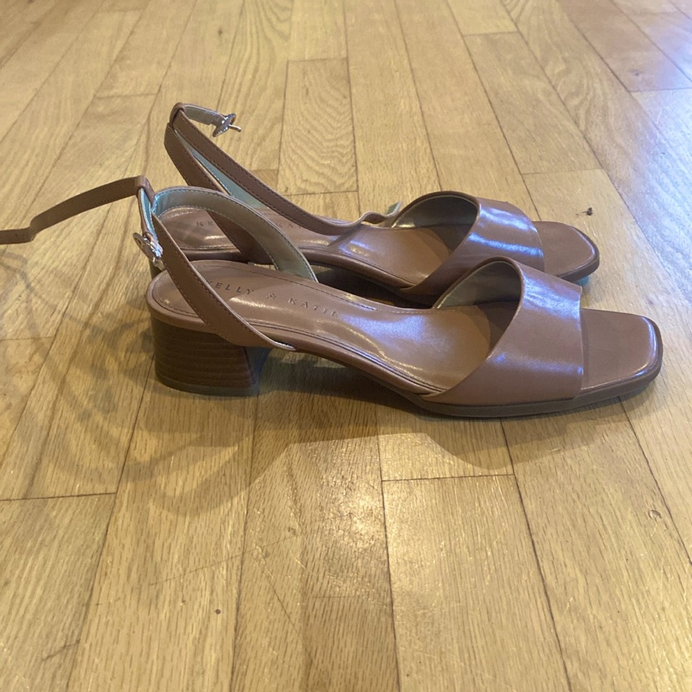 Nude heeled sandal
